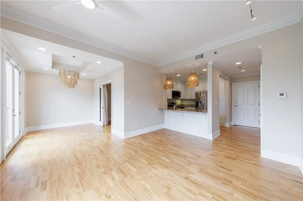 2255 Peachtree Road Ne Unit 620, Atlanta, Georgia 30309, 2 Bedrooms Bedrooms, ,2 BathroomsBathrooms,Residential,For Sale,2255 Peachtree Road Ne Unit 620,7672418