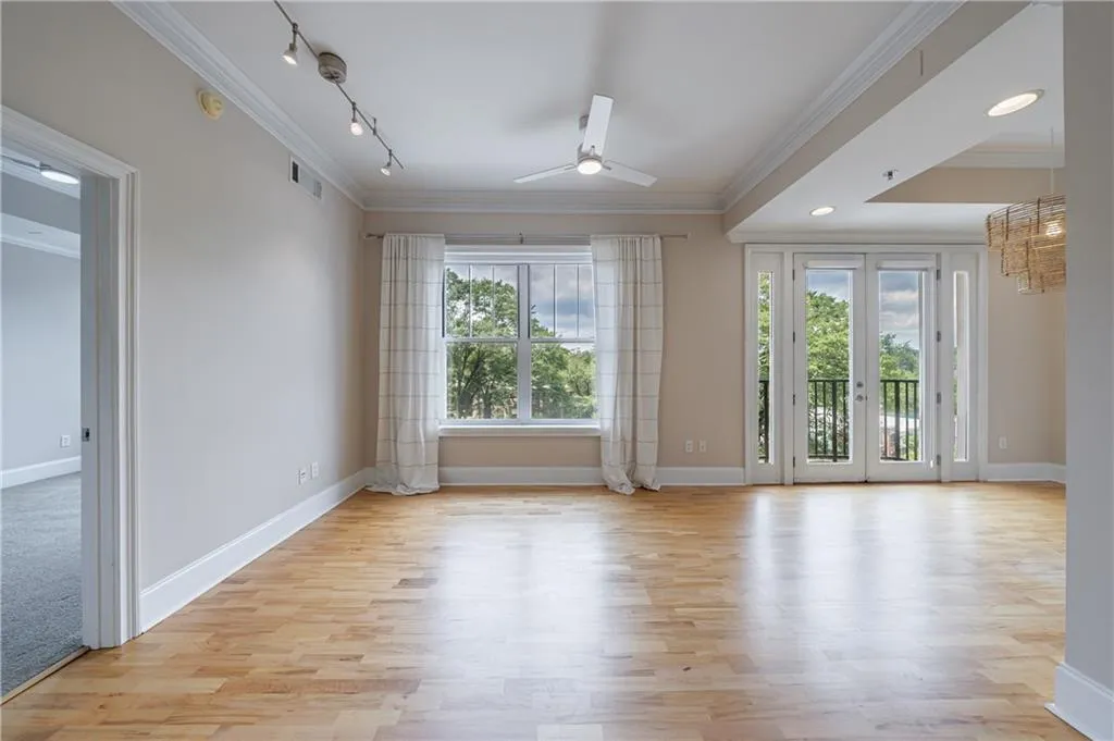 2255 Peachtree Road Ne Unit 620, Atlanta, Georgia 30309, 2 Bedrooms Bedrooms, ,2 BathroomsBathrooms,Residential,For Sale,2255 Peachtree Road Ne Unit 620,7672418