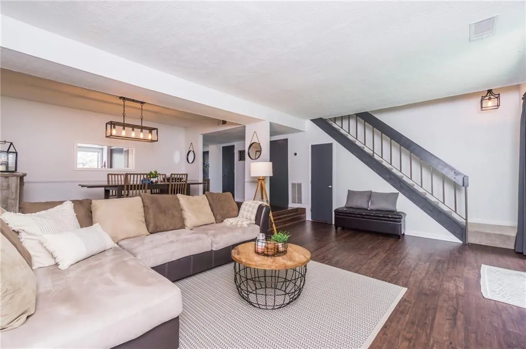 116 Goldrush Circle, Atlanta, Georgia 30328, 3 Bedrooms Bedrooms, ,2 BathroomsBathrooms,Residential,Sold,116 Goldrush Circle,6911416