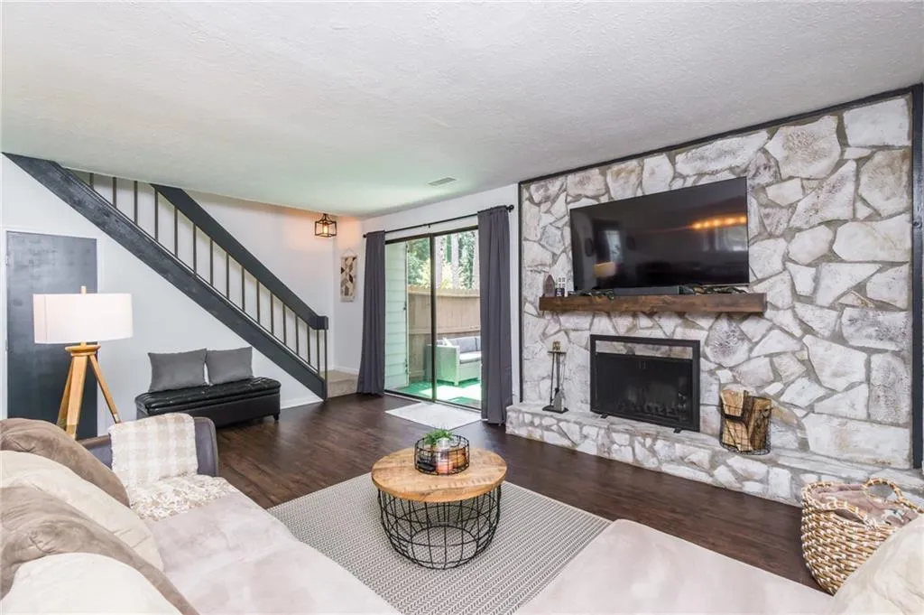 116 Goldrush Circle, Atlanta, Georgia 30328, 3 Bedrooms Bedrooms, ,2 BathroomsBathrooms,Residential,Sold,116 Goldrush Circle,6911416