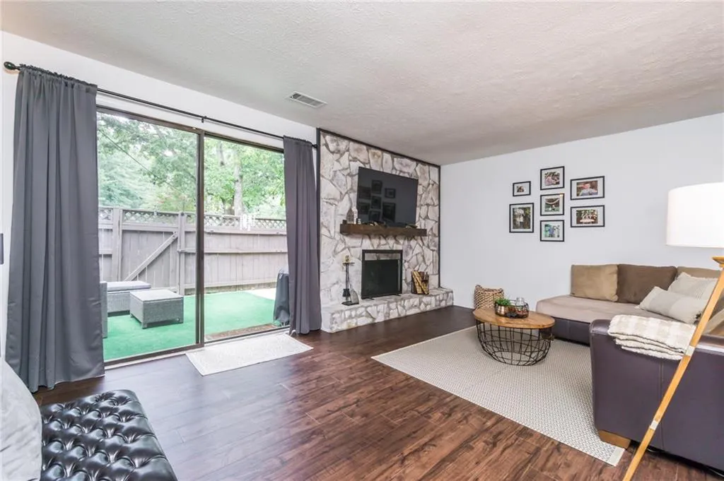 116 Goldrush Circle, Atlanta, Georgia 30328, 3 Bedrooms Bedrooms, ,2 BathroomsBathrooms,Residential,Sold,116 Goldrush Circle,6911416