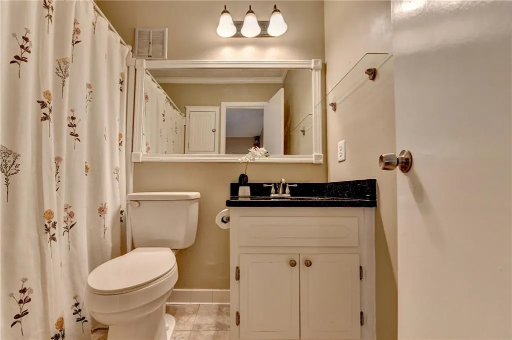 6700 Roswell Road Unit 22b, Atlanta, Georgia 30328, 2 Bedrooms Bedrooms, ,2 BathroomsBathrooms,Residential,For Sale,6700 Roswell Road Unit 22b,7715053