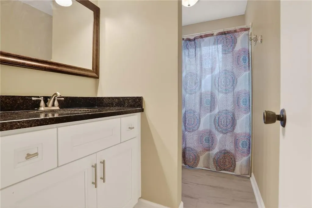 6700 Roswell Road Unit 22b, Atlanta, Georgia 30328, 2 Bedrooms Bedrooms, ,2 BathroomsBathrooms,Residential,For Sale,6700 Roswell Road Unit 22b,7715053