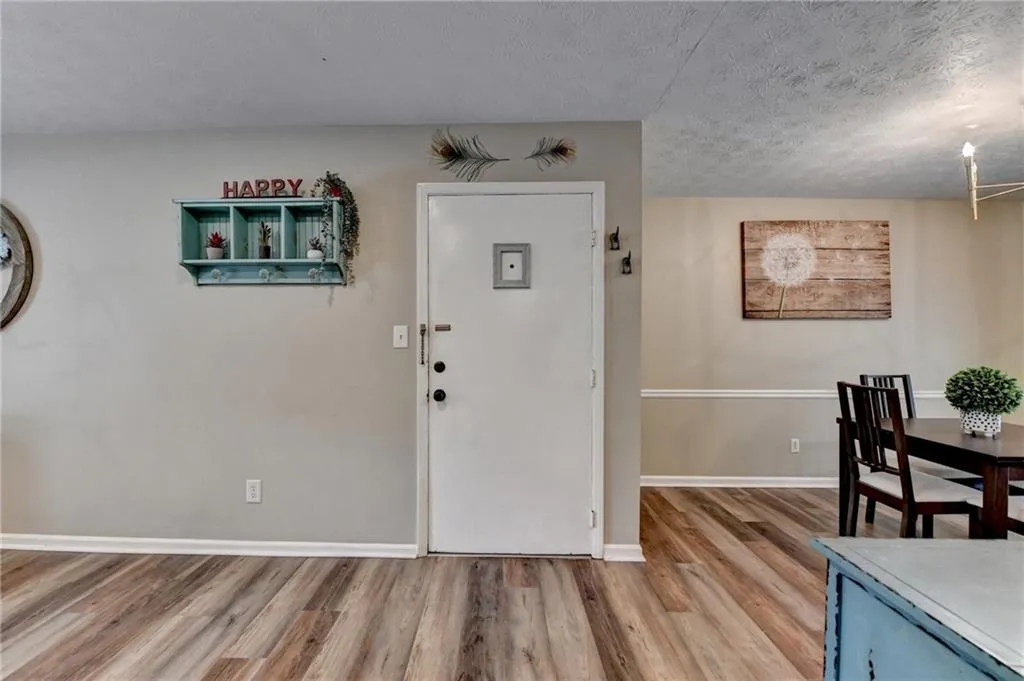 6700 Roswell Road Unit 22b, Atlanta, Georgia 30328, 2 Bedrooms Bedrooms, ,2 BathroomsBathrooms,Residential,For Sale,6700 Roswell Road Unit 22b,7715053