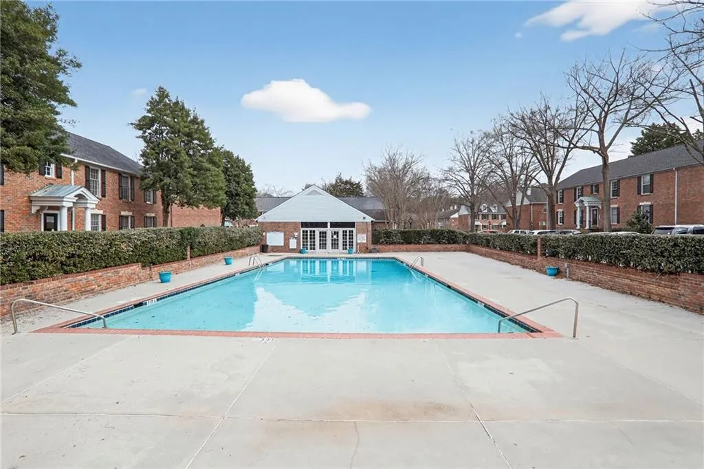 6700 Roswell Road Unit 22b, Atlanta, Georgia 30328, 2 Bedrooms Bedrooms, ,2 BathroomsBathrooms,Residential,For Sale,6700 Roswell Road Unit 22b,7715053