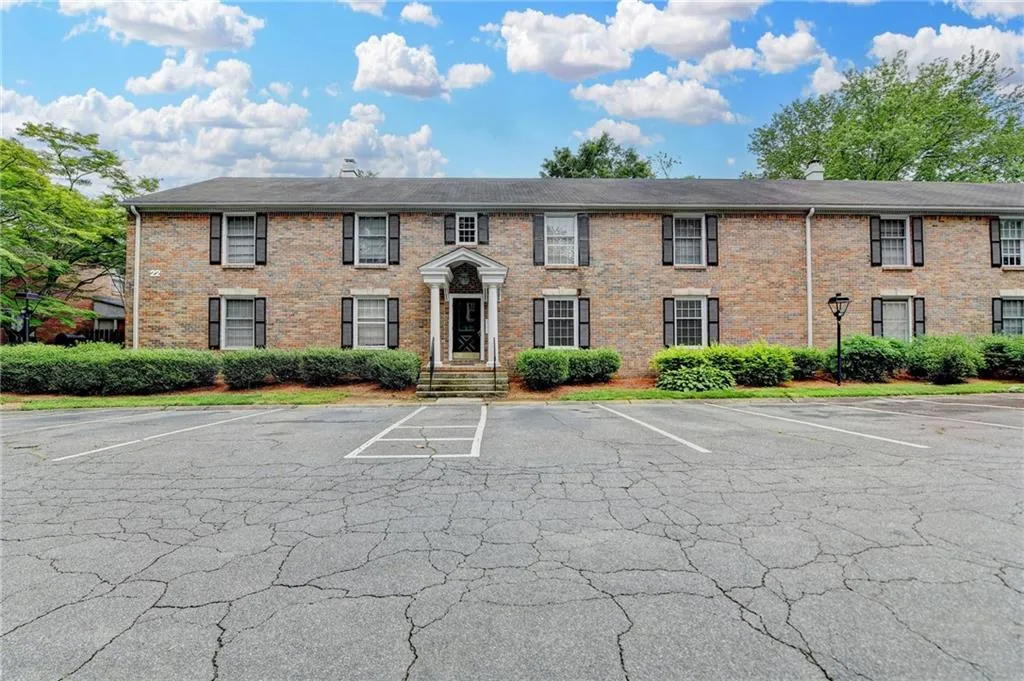 6700 Roswell Road Unit 22b, Atlanta, Georgia 30328, 2 Bedrooms Bedrooms, ,2 BathroomsBathrooms,Residential,For Sale,6700 Roswell Road Unit 22b,7715053