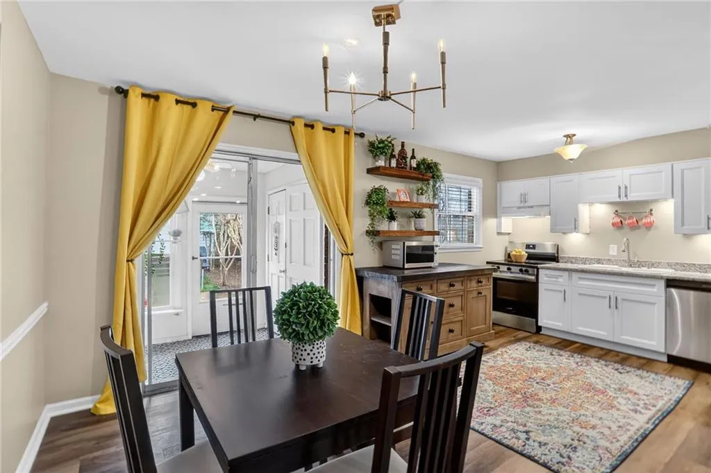 6700 Roswell Road Unit 22b, Atlanta, Georgia 30328, 2 Bedrooms Bedrooms, ,2 BathroomsBathrooms,Residential,For Sale,6700 Roswell Road Unit 22b,7715053