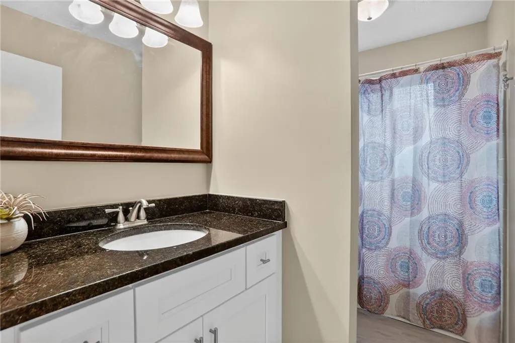 6700 Roswell Road Unit 22b, Atlanta, Georgia 30328, 2 Bedrooms Bedrooms, ,2 BathroomsBathrooms,Residential,For Sale,6700 Roswell Road Unit 22b,7715053