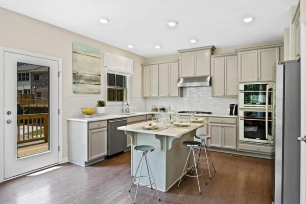 364 Provenance Drive, Sandy Springs, Georgia 30328, 3 Bedrooms Bedrooms, ,3 BathroomsBathrooms,Residential,Sold,364 Provenance Drive,6546367