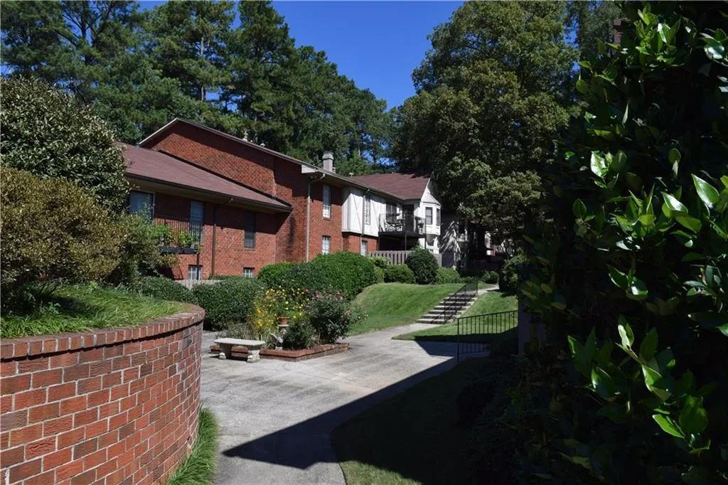 6851 Roswell Road Ne Unit A8, Atlanta, Georgia 30328, 2 Bedrooms Bedrooms, ,2 BathroomsBathrooms,Residential,Sold,6851 Roswell Road Ne Unit A8,5604729