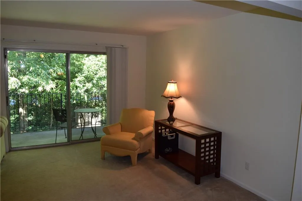 6851 Roswell Road Ne Unit A8, Atlanta, Georgia 30328, 2 Bedrooms Bedrooms, ,2 BathroomsBathrooms,Residential,Sold,6851 Roswell Road Ne Unit A8,5604729