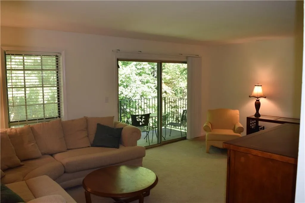 6851 Roswell Road Ne Unit A8, Atlanta, Georgia 30328, 2 Bedrooms Bedrooms, ,2 BathroomsBathrooms,Residential,Sold,6851 Roswell Road Ne Unit A8,5604729