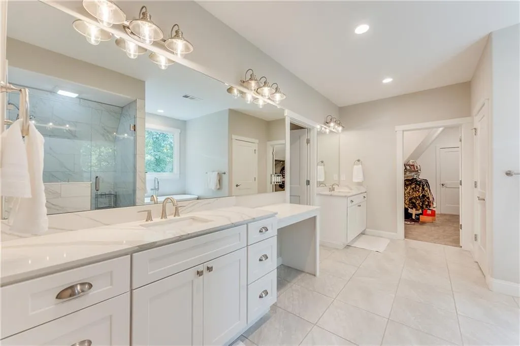 360 Windsor Parkway, Atlanta, Georgia 30342, 6 Bedrooms Bedrooms, ,5 BathroomsBathrooms,Residential,Sold,360 Windsor Parkway,7158333