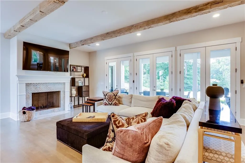 360 Windsor Parkway, Atlanta, Georgia 30342, 6 Bedrooms Bedrooms, ,5 BathroomsBathrooms,Residential,Sold,360 Windsor Parkway,7158333