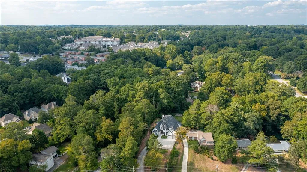 360 Windsor Parkway, Atlanta, Georgia 30342, 6 Bedrooms Bedrooms, ,5 BathroomsBathrooms,Residential,Sold,360 Windsor Parkway,7158333