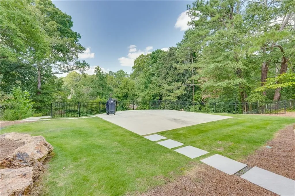 360 Windsor Parkway, Atlanta, Georgia 30342, 6 Bedrooms Bedrooms, ,5 BathroomsBathrooms,Residential,Sold,360 Windsor Parkway,7158333