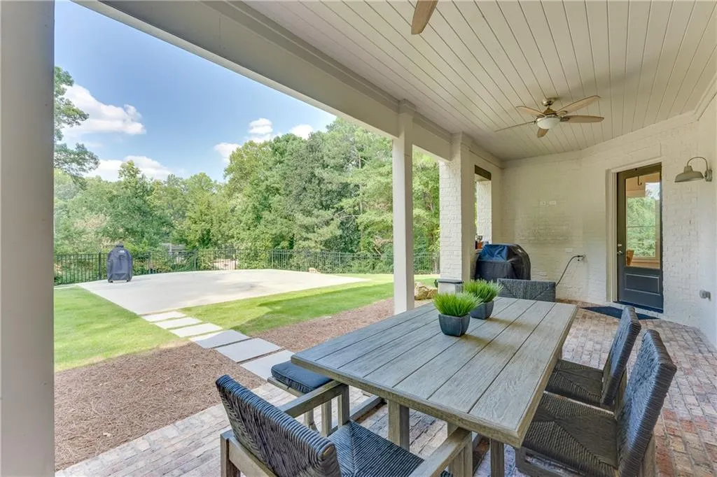 360 Windsor Parkway, Atlanta, Georgia 30342, 6 Bedrooms Bedrooms, ,5 BathroomsBathrooms,Residential,Sold,360 Windsor Parkway,7158333