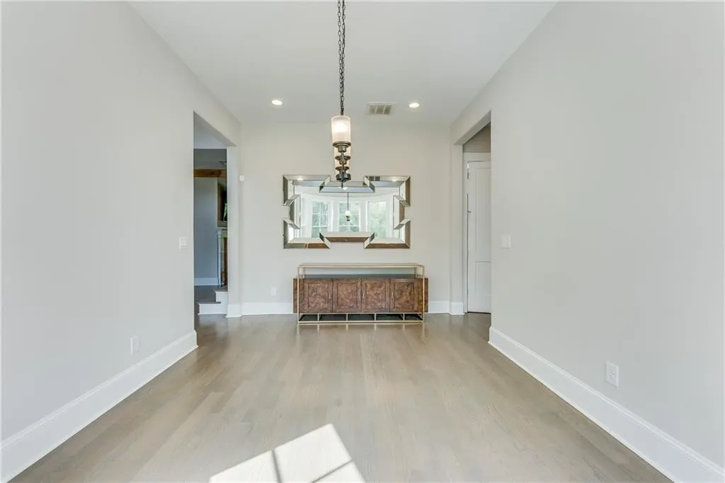 360 Windsor Parkway, Atlanta, Georgia 30342, 6 Bedrooms Bedrooms, ,5 BathroomsBathrooms,Residential,Sold,360 Windsor Parkway,7158333