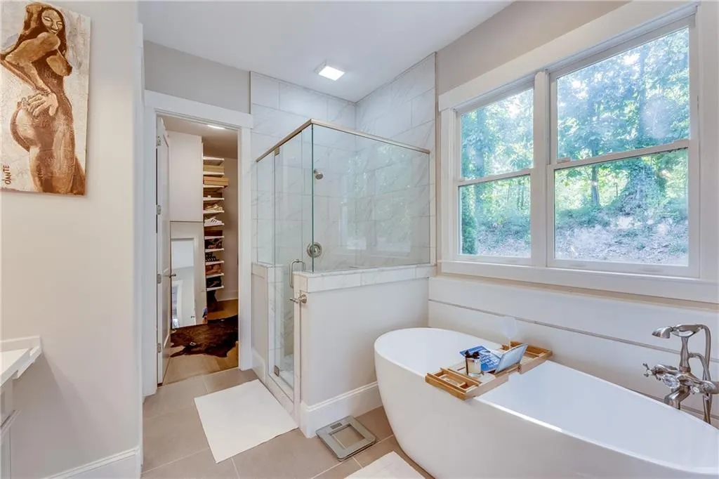 360 Windsor Parkway, Atlanta, Georgia 30342, 6 Bedrooms Bedrooms, ,5 BathroomsBathrooms,Residential,Sold,360 Windsor Parkway,7158333