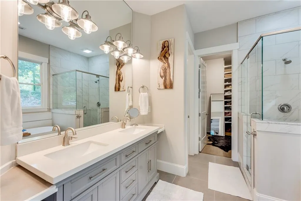 360 Windsor Parkway, Atlanta, Georgia 30342, 6 Bedrooms Bedrooms, ,5 BathroomsBathrooms,Residential,Sold,360 Windsor Parkway,7158333