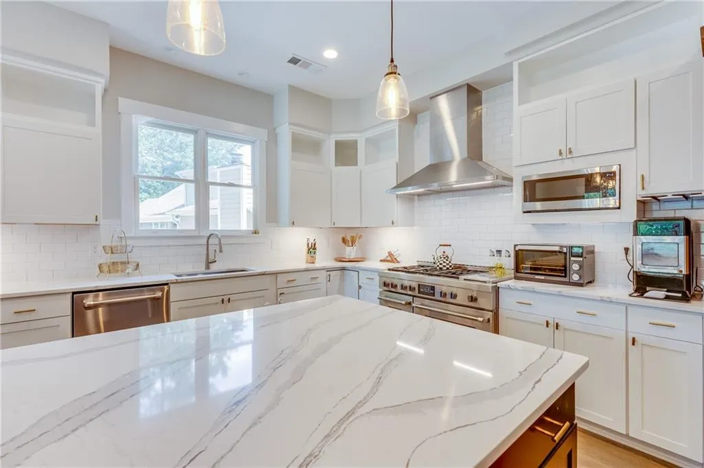 360 Windsor Parkway, Atlanta, Georgia 30342, 6 Bedrooms Bedrooms, ,5 BathroomsBathrooms,Residential,Sold,360 Windsor Parkway,7158333