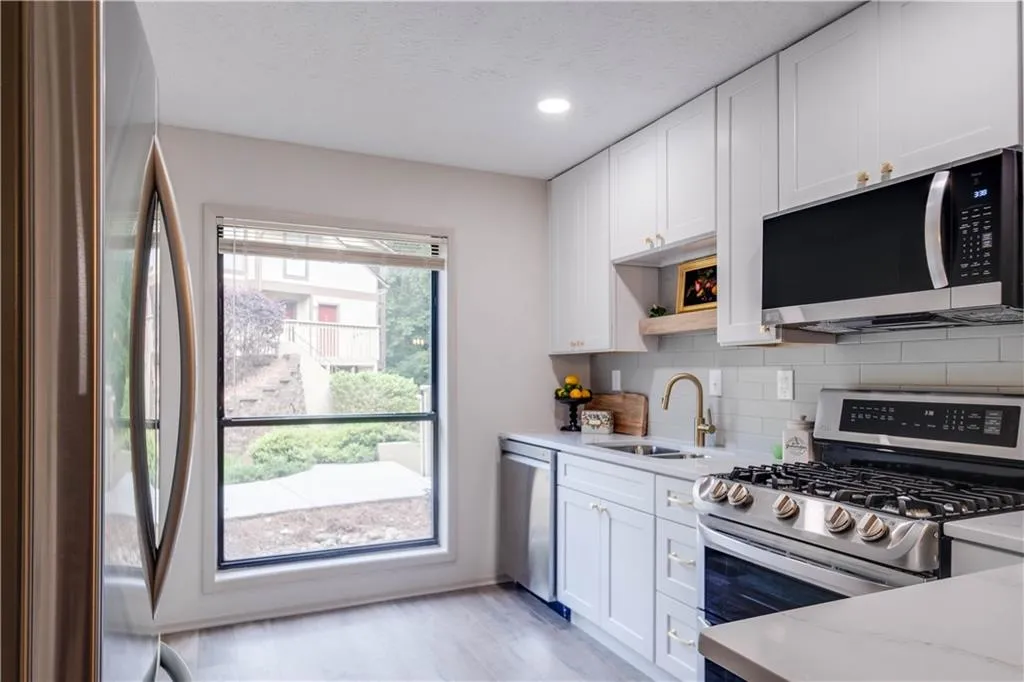 1602 Woodcliff Drive, Sandy Springs, Georgia 30350, 2 Bedrooms Bedrooms, ,2 BathroomsBathrooms,Residential,Sold,1602 Woodcliff Drive,7212047