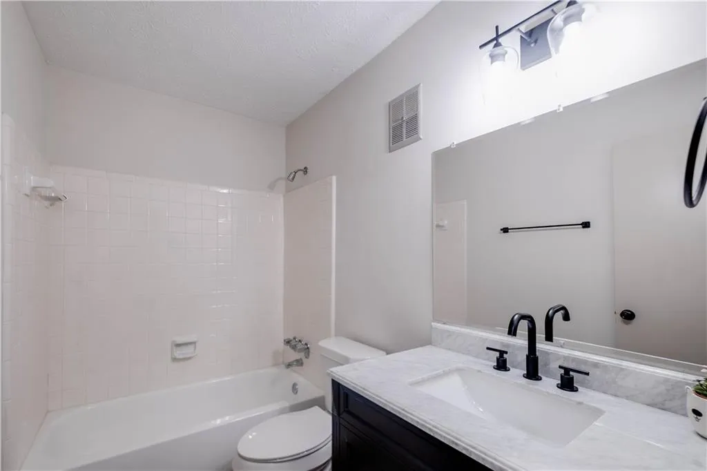 1602 Woodcliff Drive, Sandy Springs, Georgia 30350, 2 Bedrooms Bedrooms, ,2 BathroomsBathrooms,Residential,Sold,1602 Woodcliff Drive,7212047