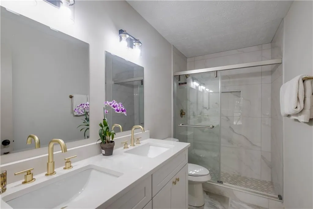 1602 Woodcliff Drive, Sandy Springs, Georgia 30350, 2 Bedrooms Bedrooms, ,2 BathroomsBathrooms,Residential,Sold,1602 Woodcliff Drive,7212047