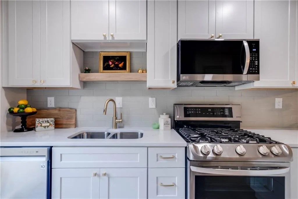 1602 Woodcliff Drive, Sandy Springs, Georgia 30350, 2 Bedrooms Bedrooms, ,2 BathroomsBathrooms,Residential,Sold,1602 Woodcliff Drive,7212047