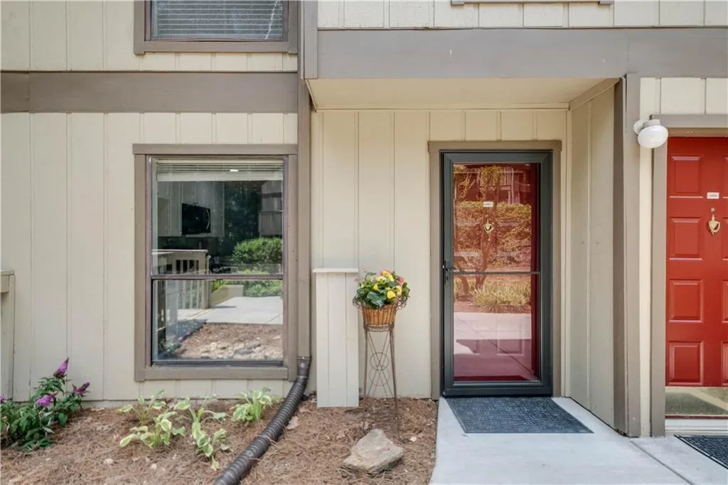 1602 Woodcliff Drive, Sandy Springs, Georgia 30350, 2 Bedrooms Bedrooms, ,2 BathroomsBathrooms,Residential,Sold,1602 Woodcliff Drive,7212047