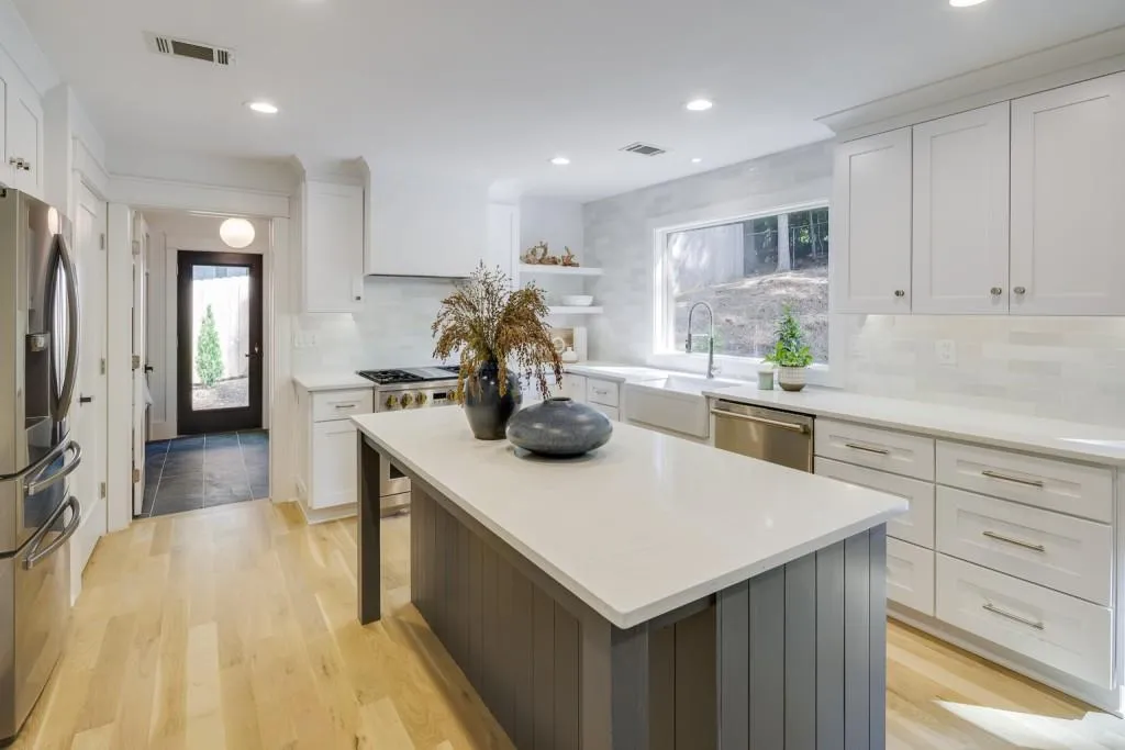 5565 Glen Errol Road, Atlanta, Georgia 30327, 6 Bedrooms Bedrooms, ,5 BathroomsBathrooms,Residential,Sold,5565 Glen Errol Road,7117341