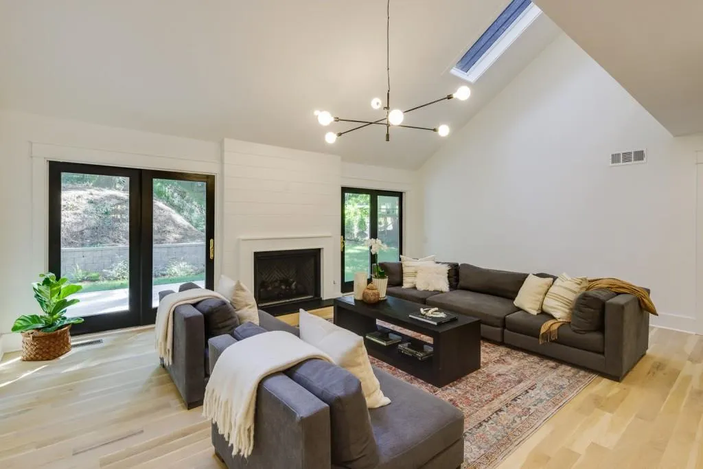 5565 Glen Errol Road, Atlanta, Georgia 30327, 6 Bedrooms Bedrooms, ,5 BathroomsBathrooms,Residential,Sold,5565 Glen Errol Road,7117341