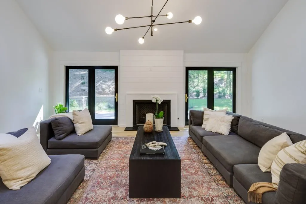 5565 Glen Errol Road, Atlanta, Georgia 30327, 6 Bedrooms Bedrooms, ,5 BathroomsBathrooms,Residential,Sold,5565 Glen Errol Road,7117341