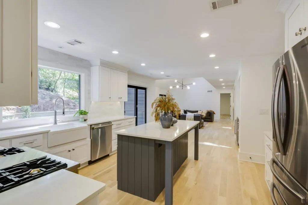 5565 Glen Errol Road, Atlanta, Georgia 30327, 6 Bedrooms Bedrooms, ,5 BathroomsBathrooms,Residential,Sold,5565 Glen Errol Road,7117341