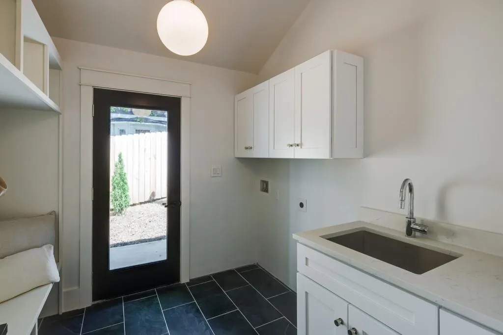 5565 Glen Errol Road, Atlanta, Georgia 30327, 6 Bedrooms Bedrooms, ,5 BathroomsBathrooms,Residential,Sold,5565 Glen Errol Road,7117341