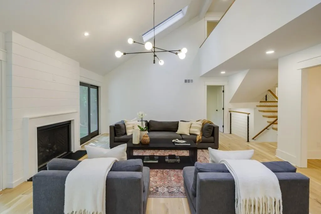 5565 Glen Errol Road, Atlanta, Georgia 30327, 6 Bedrooms Bedrooms, ,5 BathroomsBathrooms,Residential,Sold,5565 Glen Errol Road,7117341