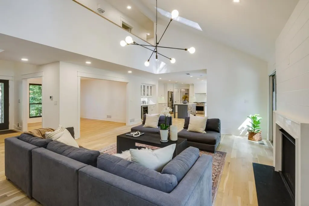 5565 Glen Errol Road, Atlanta, Georgia 30327, 6 Bedrooms Bedrooms, ,5 BathroomsBathrooms,Residential,Sold,5565 Glen Errol Road,7117341