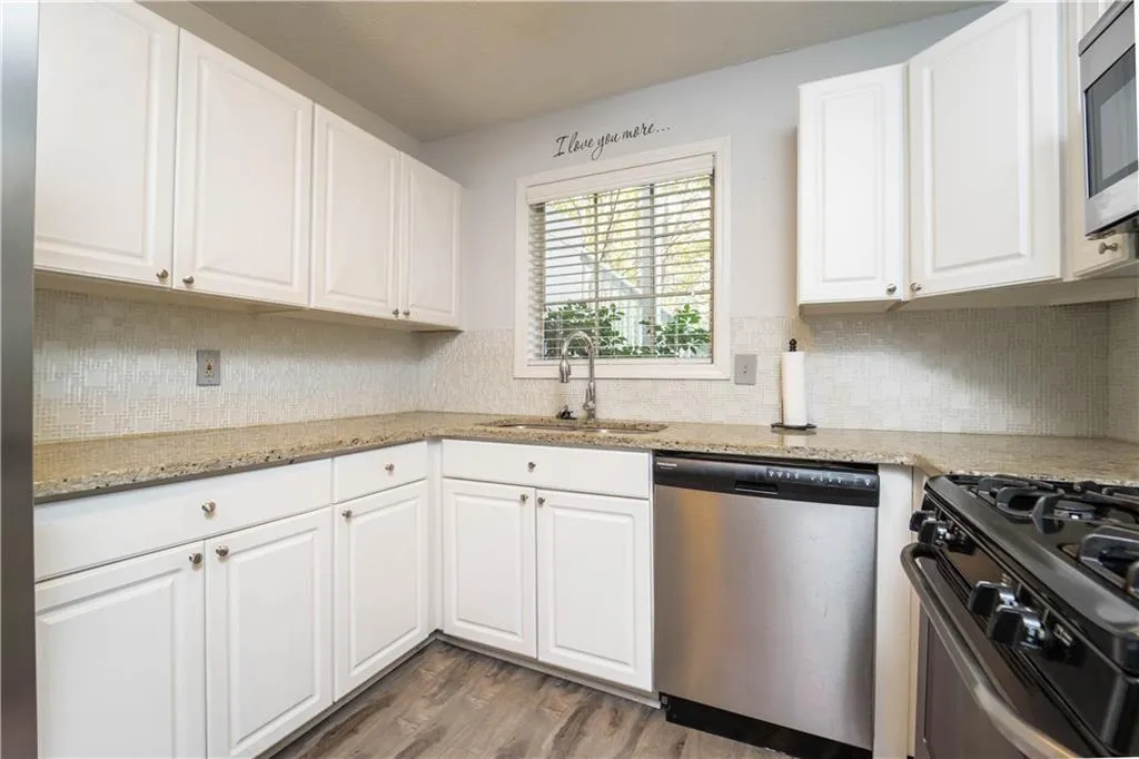 701 Gettysburg Place, Sandy Springs, Georgia 30350, 2 Bedrooms Bedrooms, ,1 BathroomBathrooms,Residential,Sold,701 Gettysburg Place,6784194
