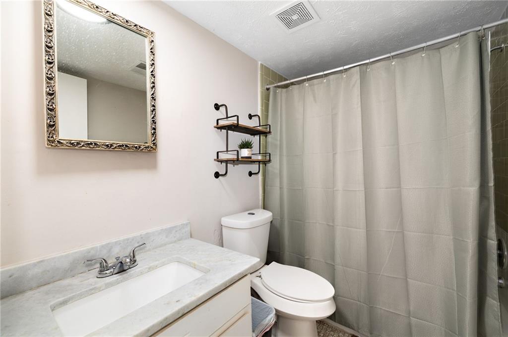 725 Dalrymple Road Unit 8I, Atlanta, Georgia 30328, 2 Bedrooms Bedrooms, ,2 BathroomsBathrooms,Residential,Sold,725 Dalrymple Road Unit 8I,7306709