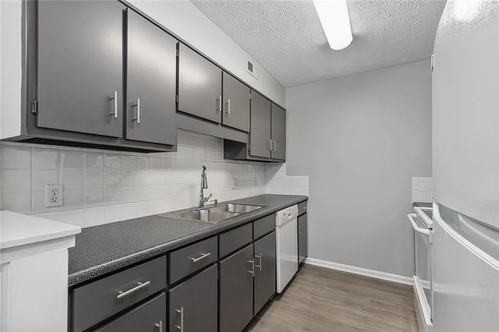 475 Mt Vernon Highway Ne Unit B211, Atlanta, Georgia 30328, 1 Bedroom Bedrooms, ,1 BathroomBathrooms,Residential,For Sale,475 Mt Vernon Highway Ne Unit B211,7734590