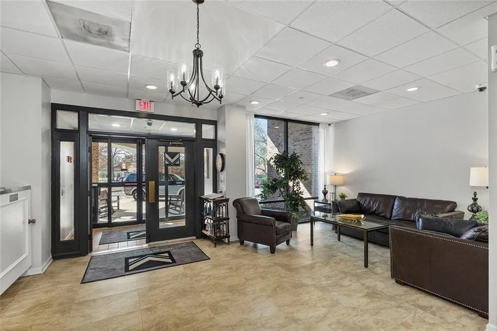 475 Mt Vernon Highway Ne Unit B211, Atlanta, Georgia 30328, 1 Bedroom Bedrooms, ,1 BathroomBathrooms,Residential,For Sale,475 Mt Vernon Highway Ne Unit B211,7734590