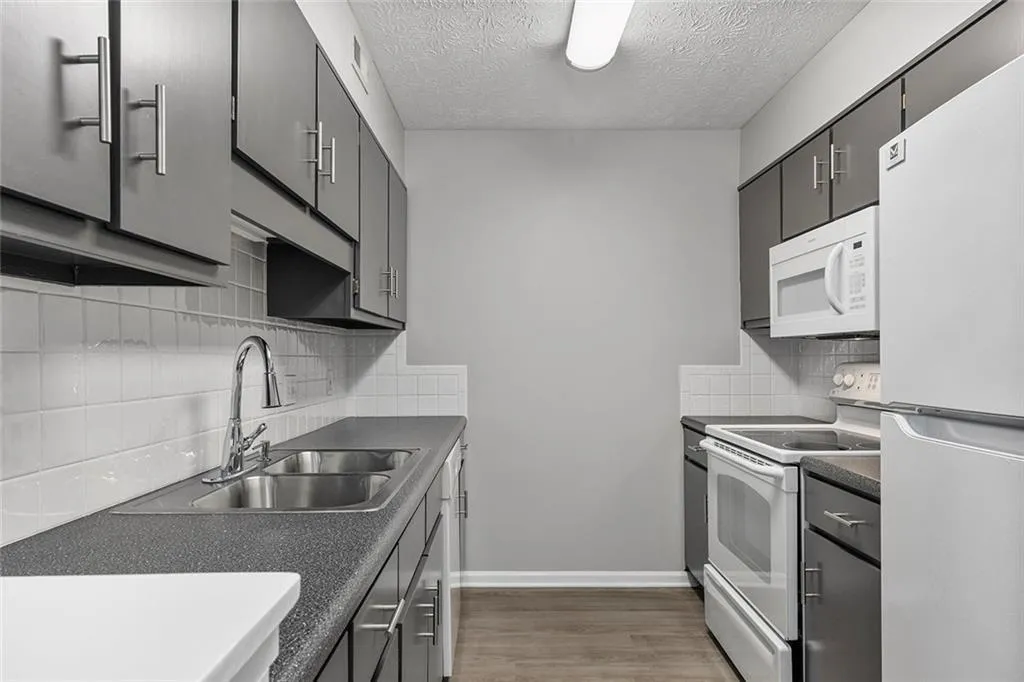 475 Mt Vernon Highway Ne Unit B211, Atlanta, Georgia 30328, 1 Bedroom Bedrooms, ,1 BathroomBathrooms,Residential,For Sale,475 Mt Vernon Highway Ne Unit B211,7734590