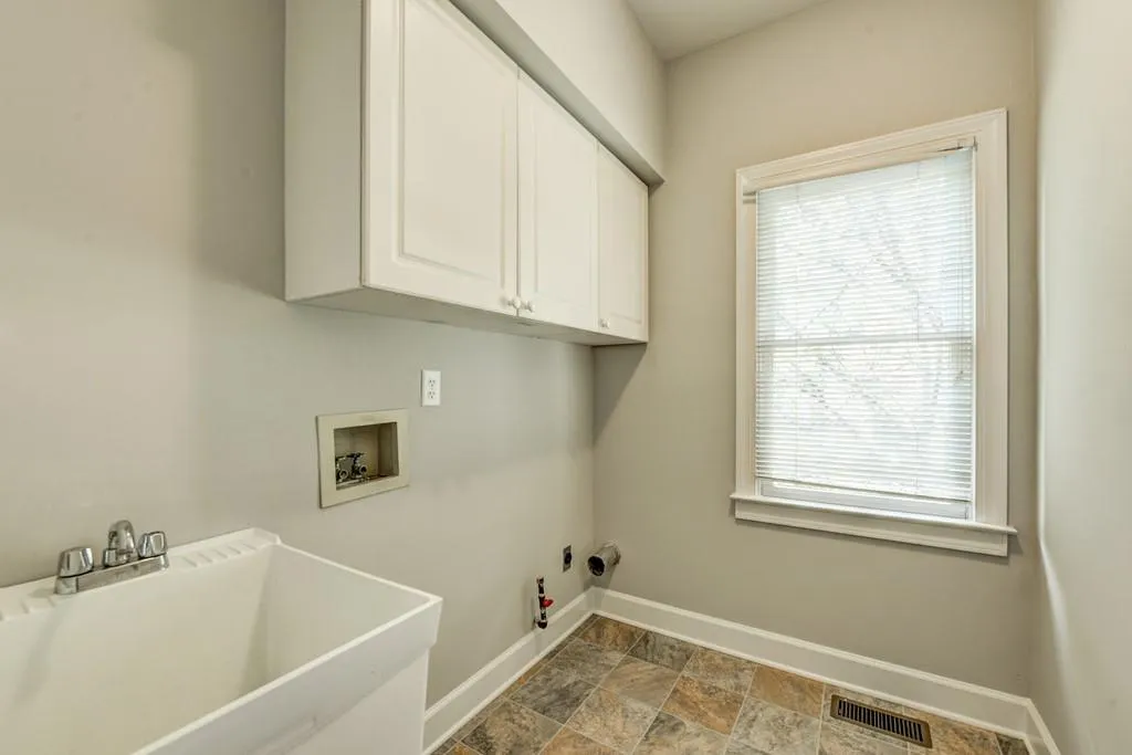 390 Craighead Drive Ne, Atlanta, Georgia 30319, 4 Bedrooms Bedrooms, ,3 BathroomsBathrooms,Residential,Sold,390 Craighead Drive Ne,6700045