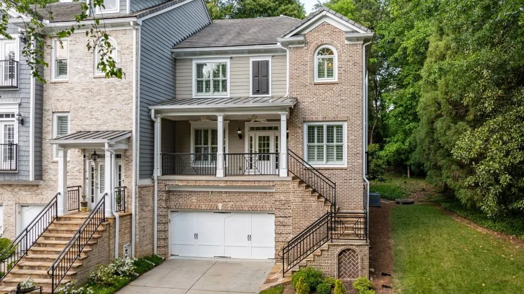 698 Royer Court, Sandy Springs, Georgia 30342, 3 Bedrooms Bedrooms, ,2 BathroomsBathrooms,Residential,For Sale,698 Royer Court,7760954