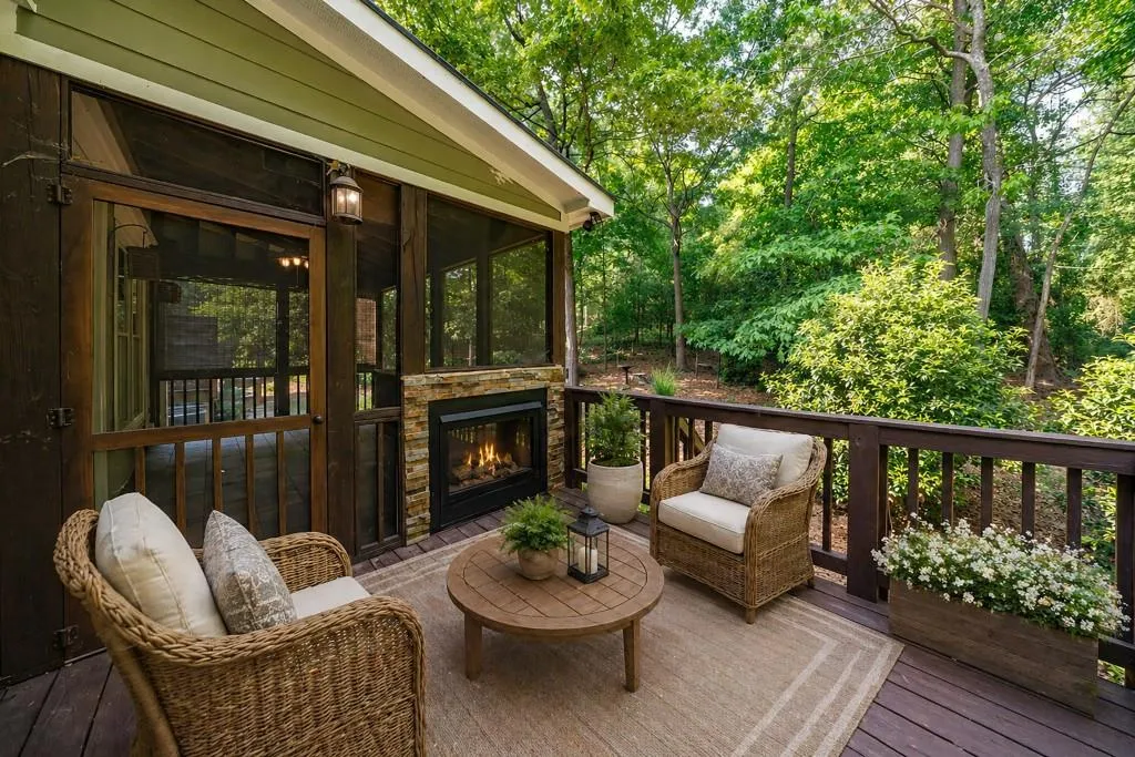 698 Royer Court, Sandy Springs, Georgia 30342, 3 Bedrooms Bedrooms, ,2 BathroomsBathrooms,Residential,For Sale,698 Royer Court,7760954