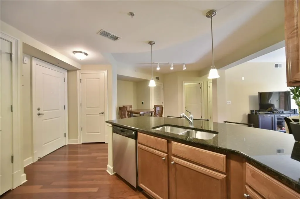 200 River Vista Drive Unit 325, Atlanta, Georgia 30339, 2 Bedrooms Bedrooms, ,2 BathroomsBathrooms,Residential,Sold,200 River Vista Drive Unit 325,5765463