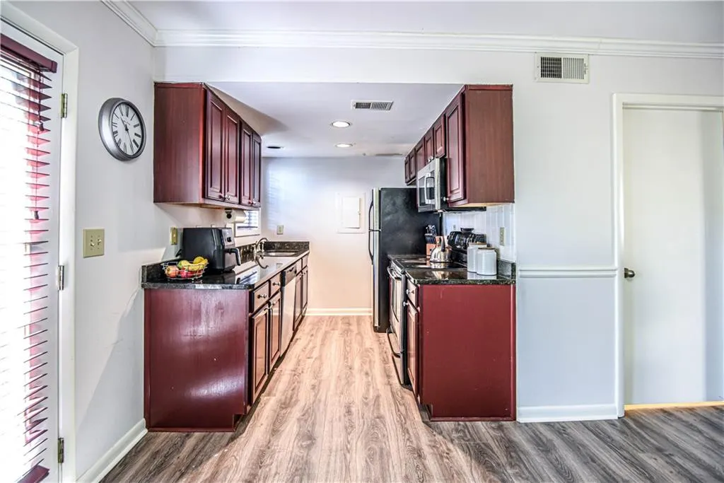 6900 Roswell Road Unit K8, Atlanta, Georgia 30328, 2 Bedrooms Bedrooms, ,2 BathroomsBathrooms,Residential,Sold,6900 Roswell Road Unit K8,7031421