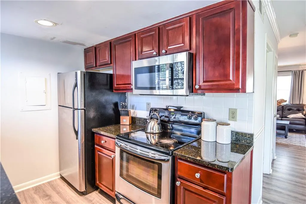 6900 Roswell Road Unit K8, Atlanta, Georgia 30328, 2 Bedrooms Bedrooms, ,2 BathroomsBathrooms,Residential,Sold,6900 Roswell Road Unit K8,7031421