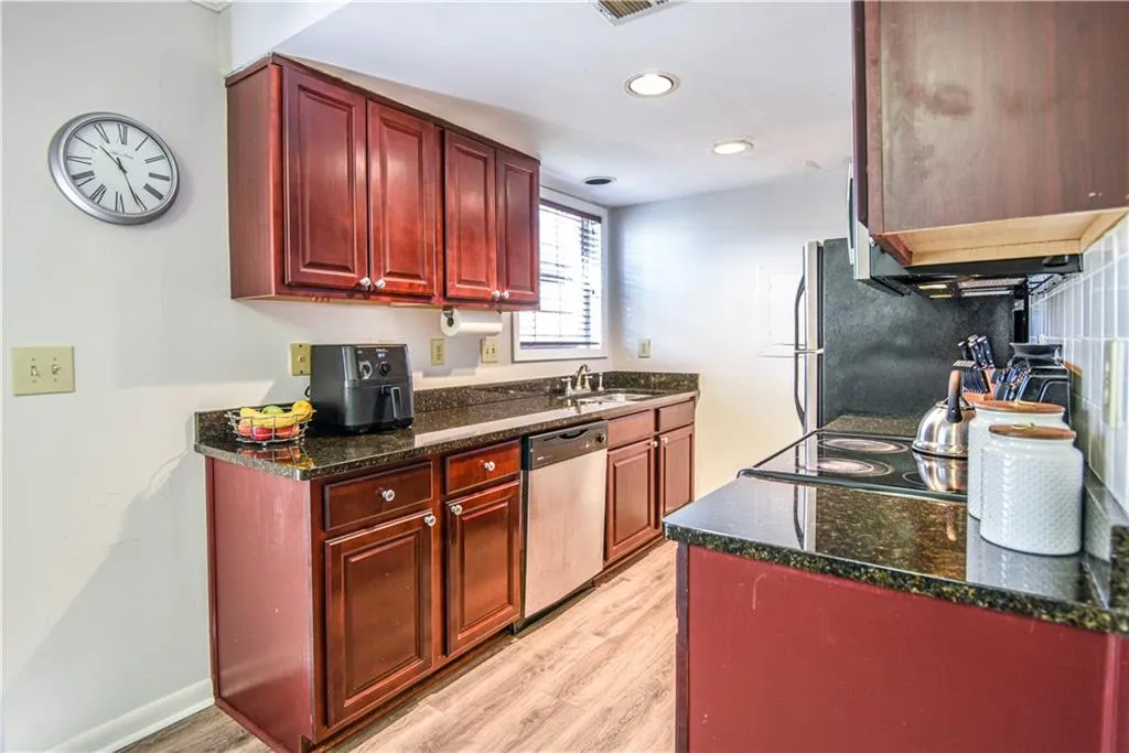 6900 Roswell Road Unit K8, Atlanta, Georgia 30328, 2 Bedrooms Bedrooms, ,2 BathroomsBathrooms,Residential,Sold,6900 Roswell Road Unit K8,7031421