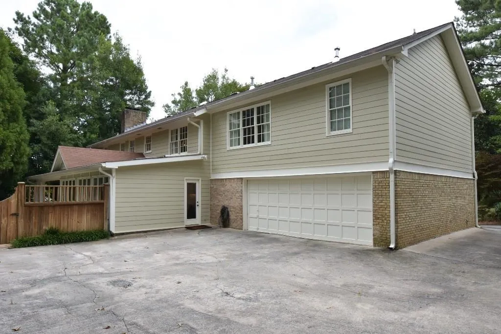 5855 Riverwood Drive, Sandy Springs, Georgia 30328, 4 Bedrooms Bedrooms, ,5 BathroomsBathrooms,Residential,Sold,5855 Riverwood Drive,5674303